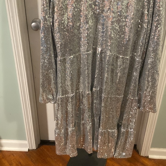 NWT CROWN & IVY SEQUIN PULLOVER SILHOUETTE DRESS - Picture 3 of 13